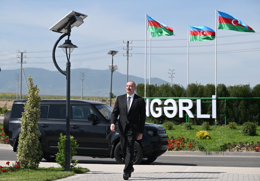 President Ilham Aliyev meets resettled residents of Kengerli Village in Aghdam and presents house keys [PHOTOS]