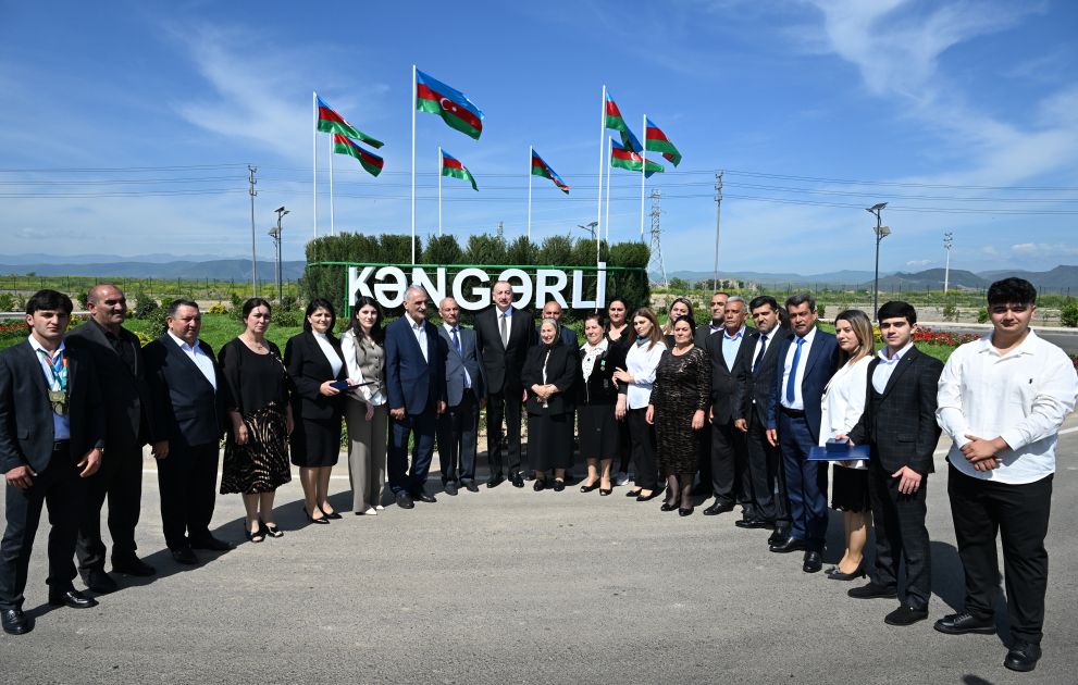 President Ilham Aliyev meets with residents who moved to Kangarli village in Aghdam and presented them with keys to their new homes