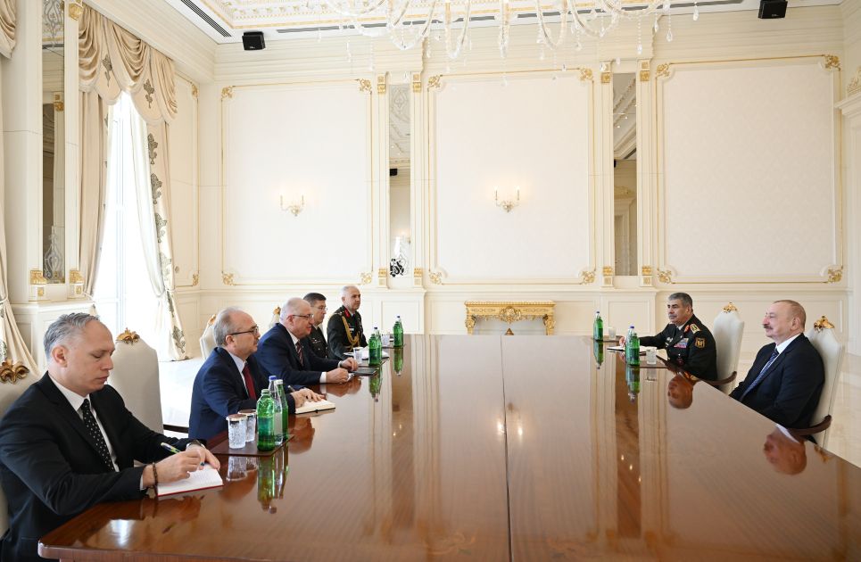 President Ilham Aliyev receives Türkiye's Minister of National Defense [PHOTOS]