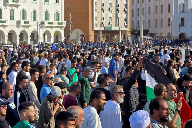 Turkiye evacuates 82 nationals from Libya after unrest
