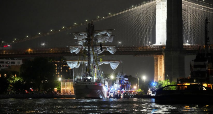 Mexican navy ship collides with Brooklyn Bridge, leaving two dead and dozens injured