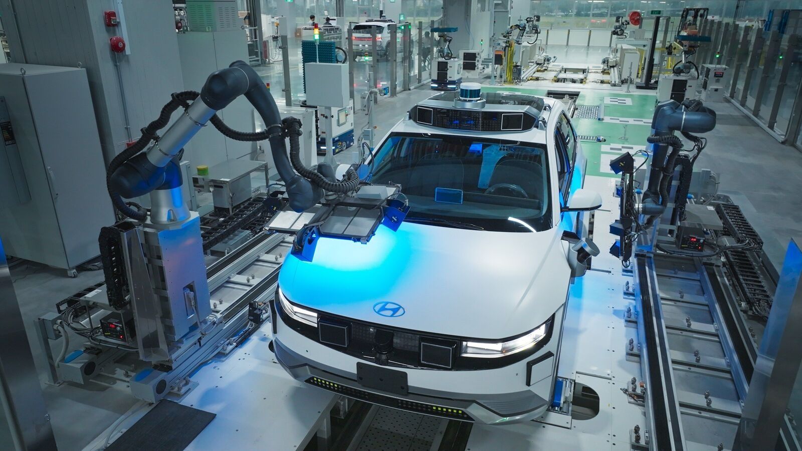 Hyundai, Kia partner with Incheon Airport to test AI-based EV-charging robot