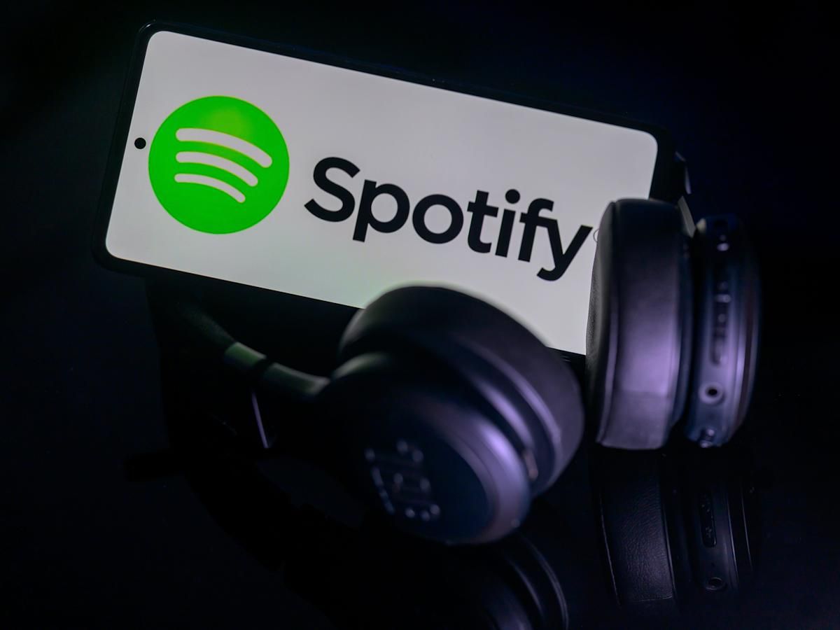 Senator demands Spotify crack down on fake podcasts promoting opioids