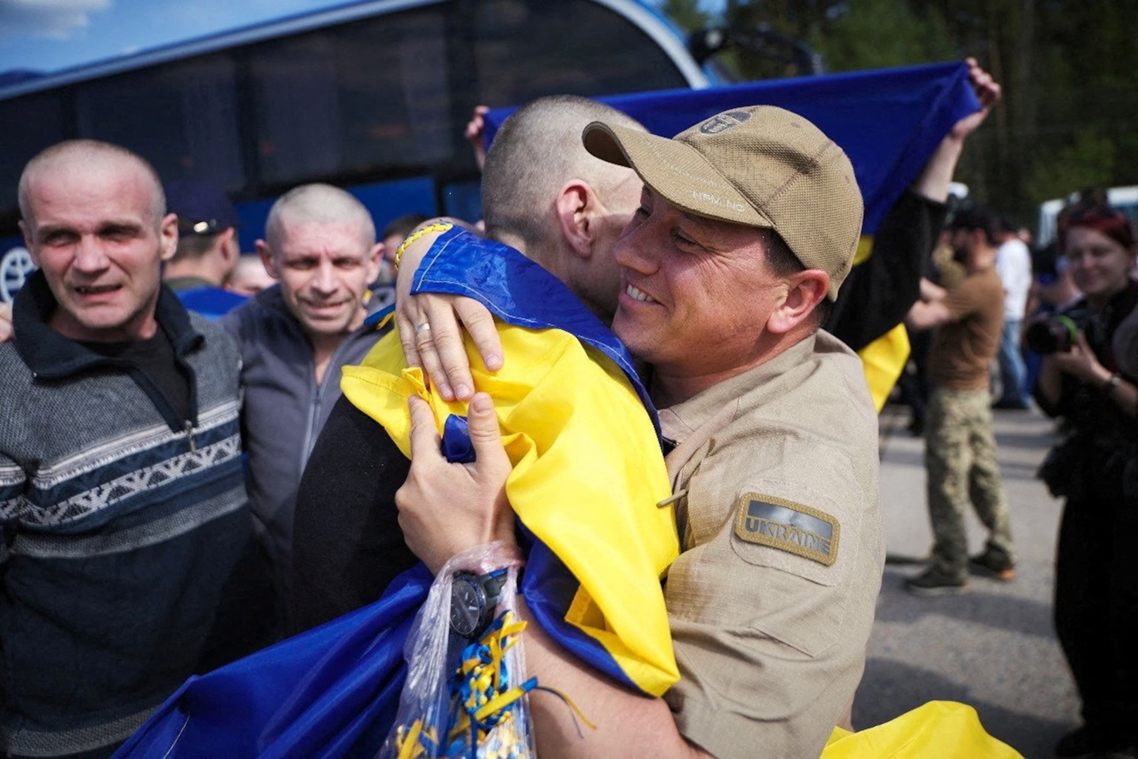 Ukraine and Russia take part in biggest prisoner swap since 2022
