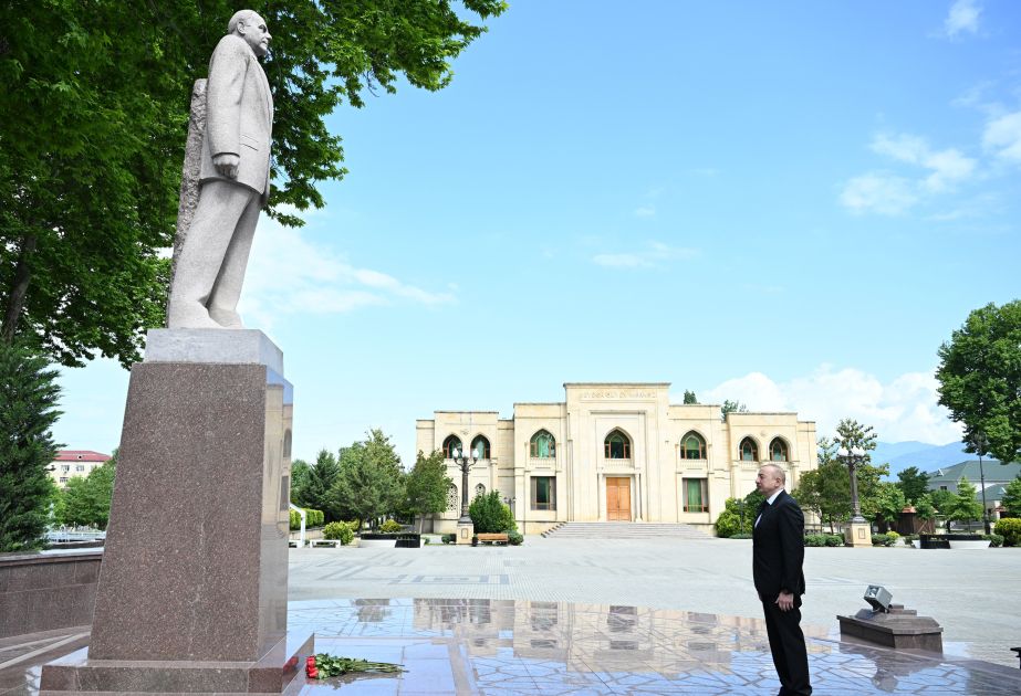 President Ilham Aliyev visits statue of National Leader Heydar Aliyev in Ismayilli city