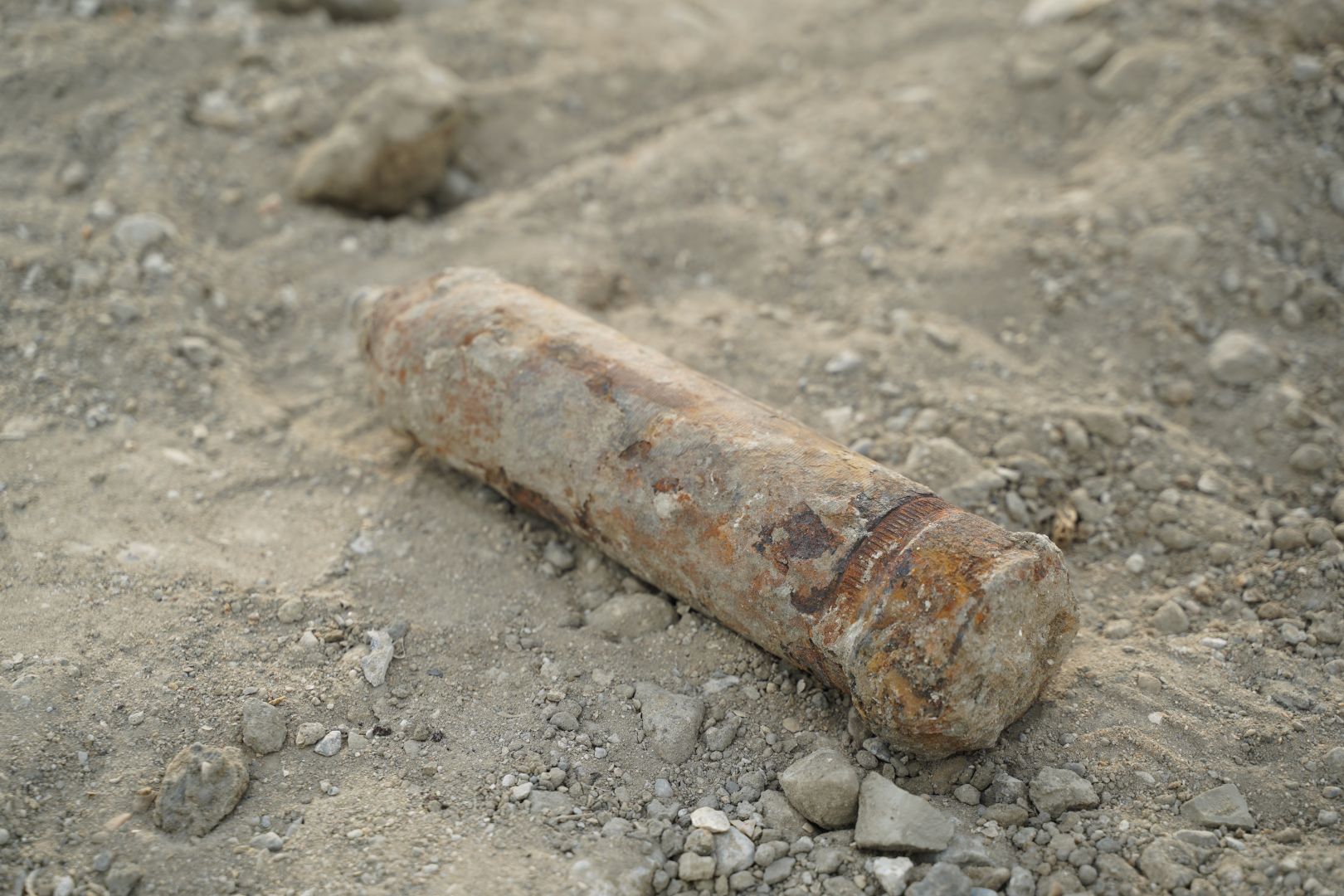 Soviet-era artillery shell found during construction in Baku [PHOTO]