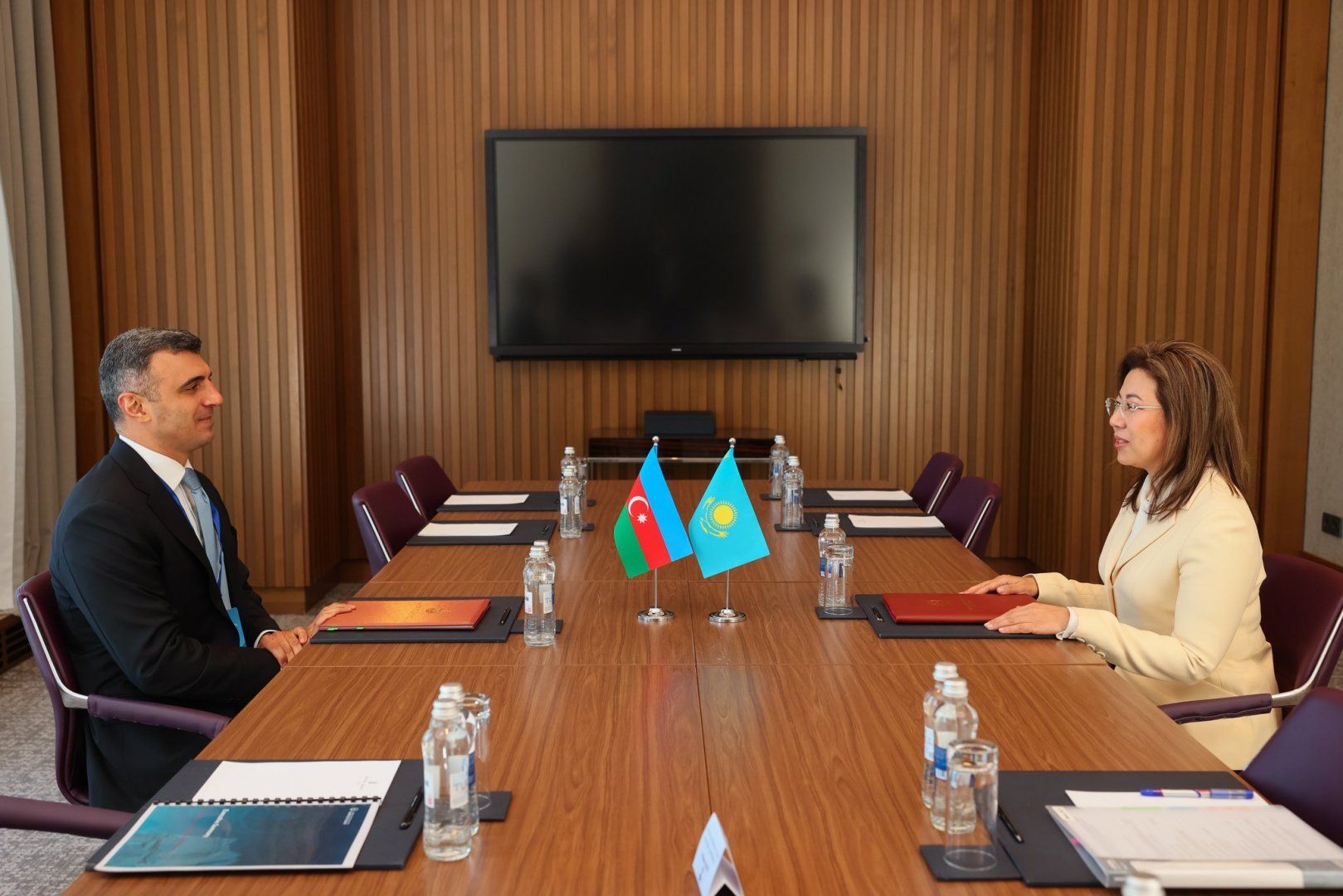 Azerbaijan, Kazakhstan discuss oversight of financial markets [PHOTOS]