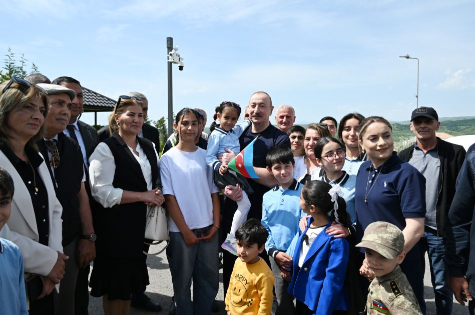 President Ilham Aliyev meets with residents in Lachin [PHOTOS]