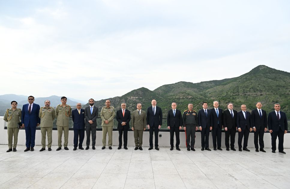 President Ilham Aliyev holds expanded meeting over luncheon with Prime Minister of Pakistan in Lachin [PHOTOS]