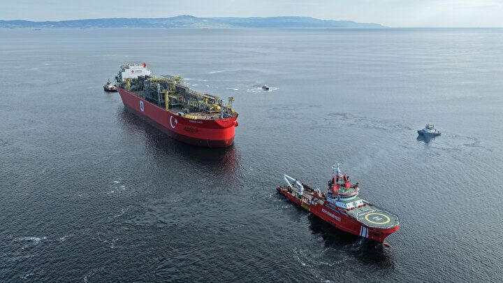 First floating gas platform Osman Gazi set to cross Bosphorus