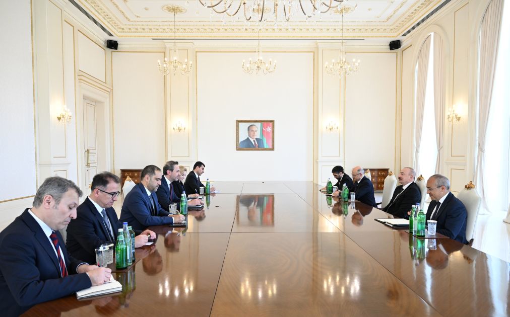 President Ilham Aliyev received Turkish Minister of Energy and Natural Resources [PHOTOS/VIDEO]
