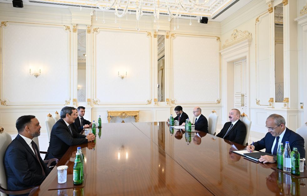 President Ilham Aliyev receives CEO of Schlumberger Overseas S.A [PHOTOS/VIDEO]