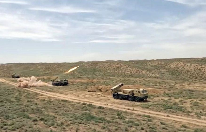 Azerbaijan conducts tactical live-fire drills with missile and artillery units [VIDEO]