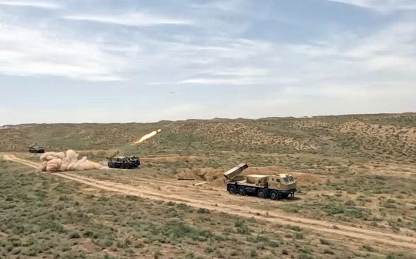Azerbaijan conducts tactical live-fire drills with missile and artillery units [VIDEO]
