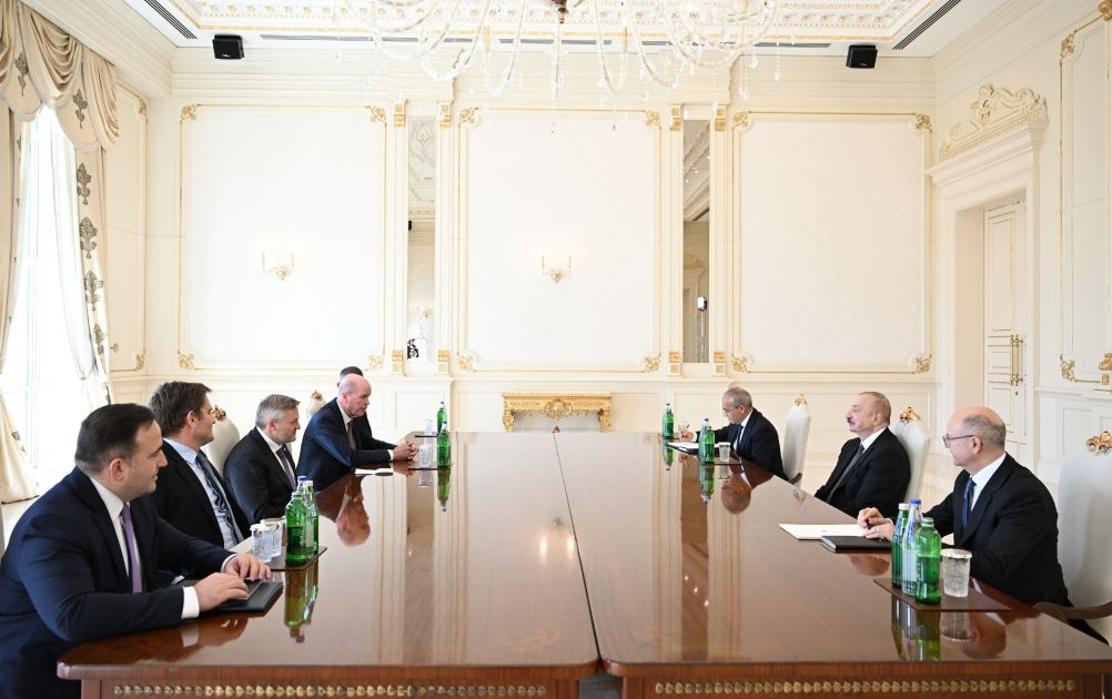 President Ilham Aliyev receives CEO of bp [PHOTOS]