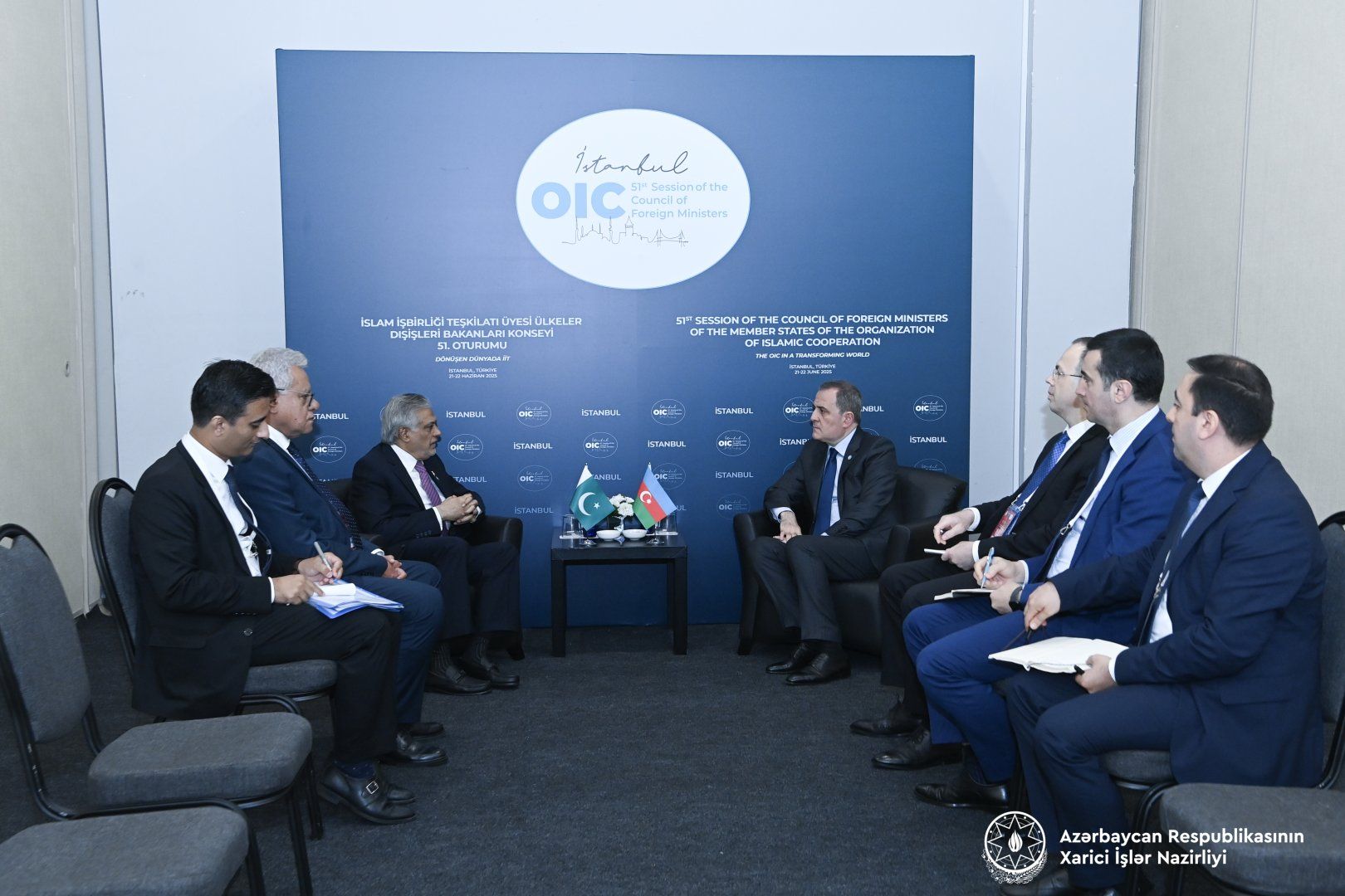 FM Bayramov meets with Pakistan’s Deputy Prime Minister and Foreign Minister during OIC Summit