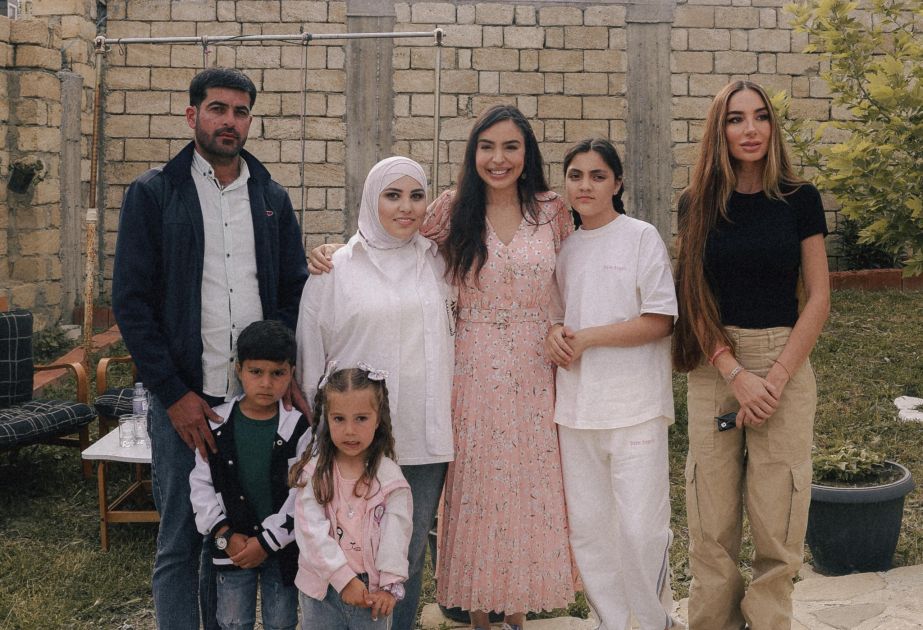 Leyla Aliyeva and Arzu Aliyeva meet with participant of 'Young Beekeeper' project in Khizi [PHOTOS]