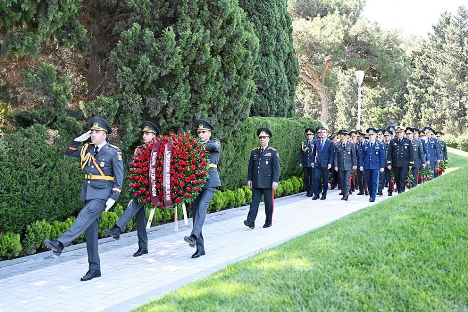 Defense Ministry marks Armed Forces Day with tributes to National Leader [PHOTOS]