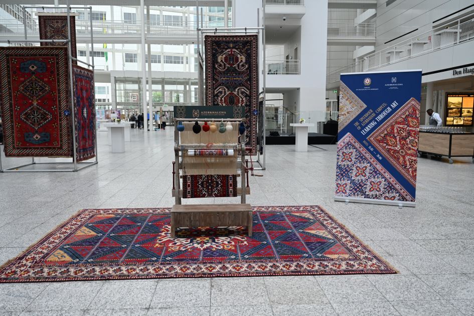 Azerbaijani carpet art showcased at Hague’s atrium city hall [PHOTOS]