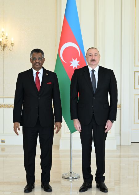 President Ilham Aliyev receives credentials of incoming ambassador of Sudan [PHOTO]