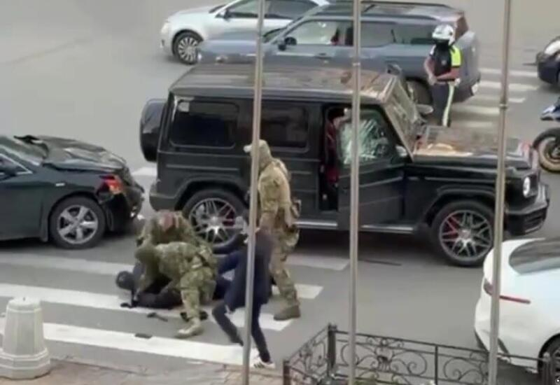 Moment of brutal attack by Russian security forces on head of Azerbaijani diaspora [VIDEO]