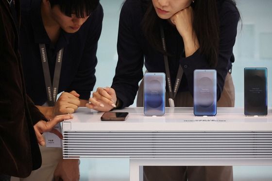 Samsung prepares for Galaxy Z Flip 7 launch as China closes in