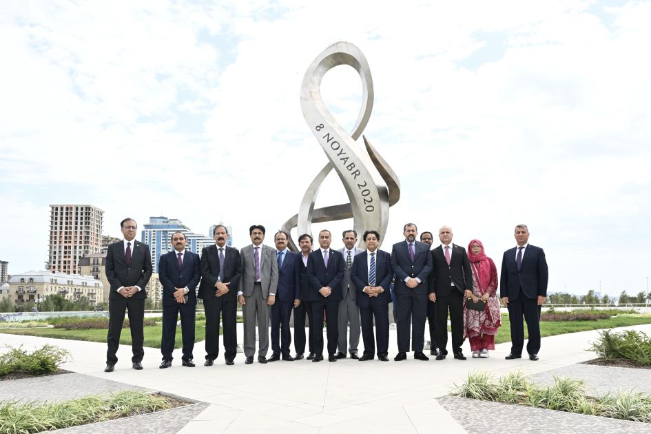 Pakistani Parliamentary Delegation visits Victory Park in Baku [PHOTOS]