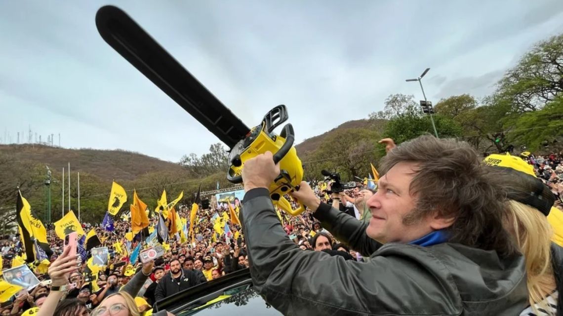 Argentina dissolves highway safety agencies