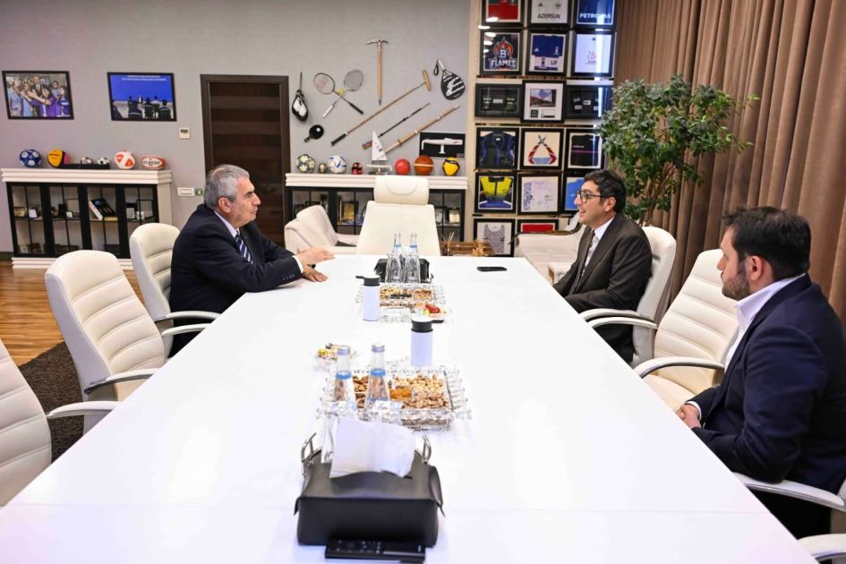Youth and Sports Minister meets with President of Int'l Archery Federation [PHOTOS]