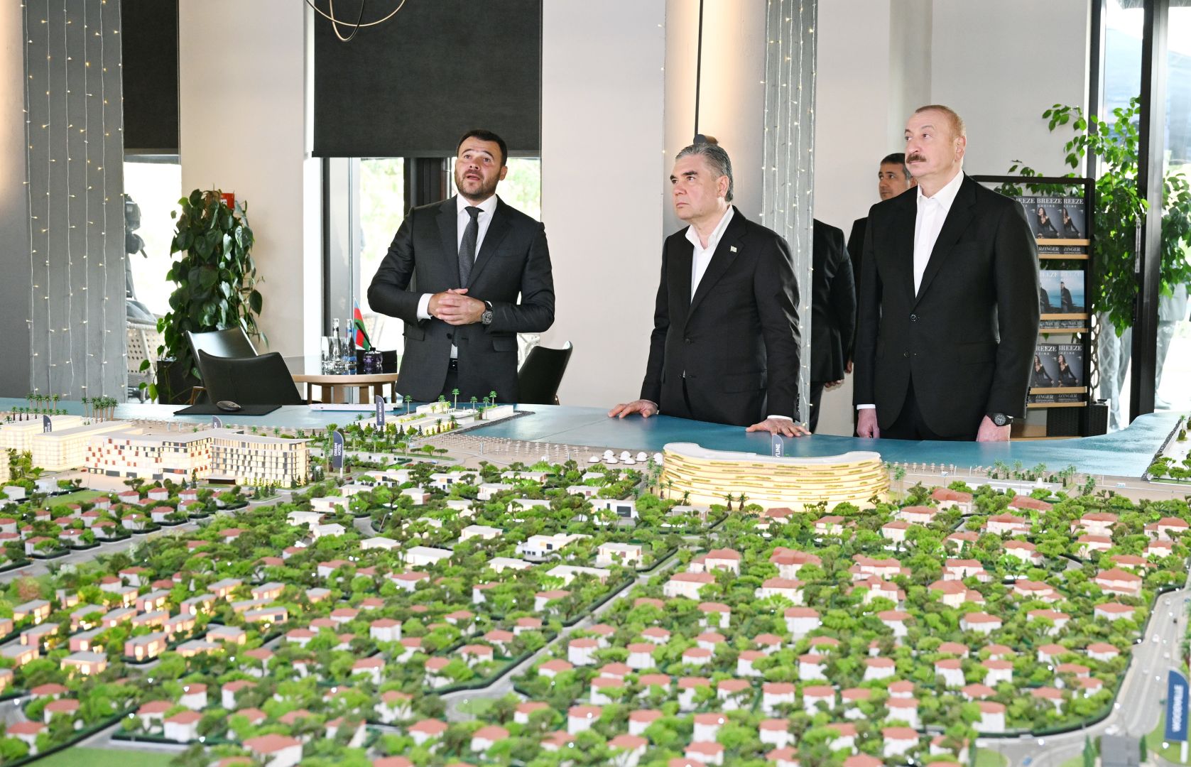 Azerbaijani President and Turkmenistan's Chairman of Halk Maslahaty visit Sea Breeze Resort [PHOTOS/VIDEO]