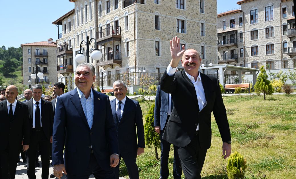 President Ilham Aliyev and Chairman of Turkmenistan’s Halk Maslahaty visit first residential complex built in Shusha [PHOTOS]