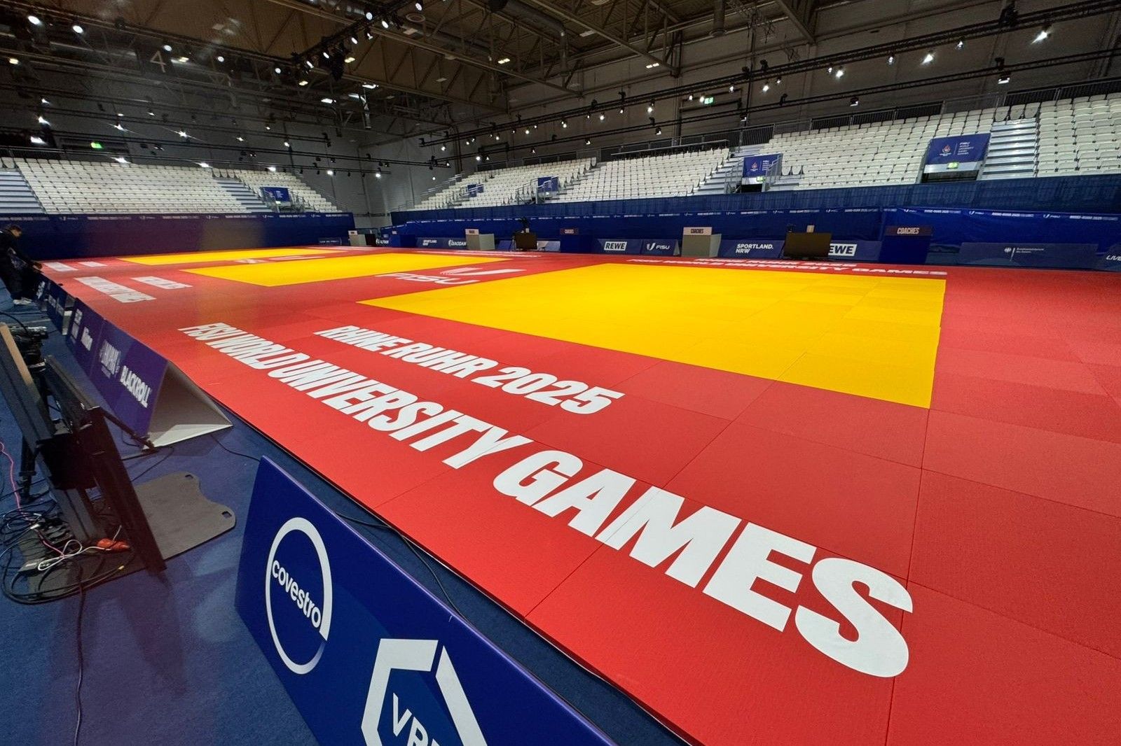 Azerbaijani judokas enter fight at World University Games