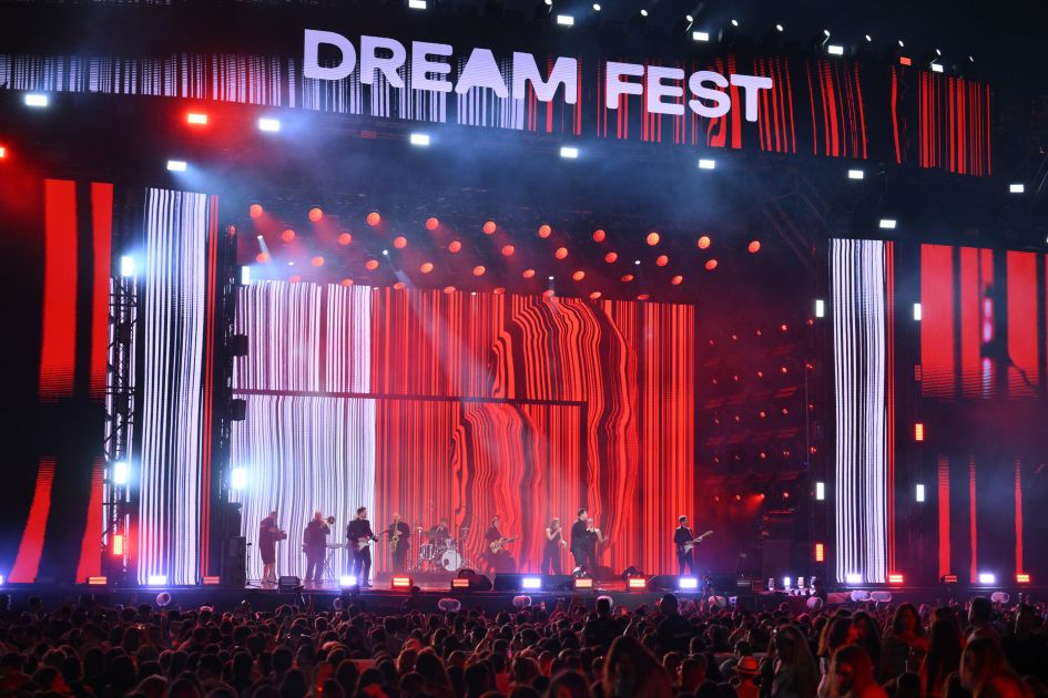 Dream Fest kicks off with global stars lighting up Caspian coast [PHOTOS]