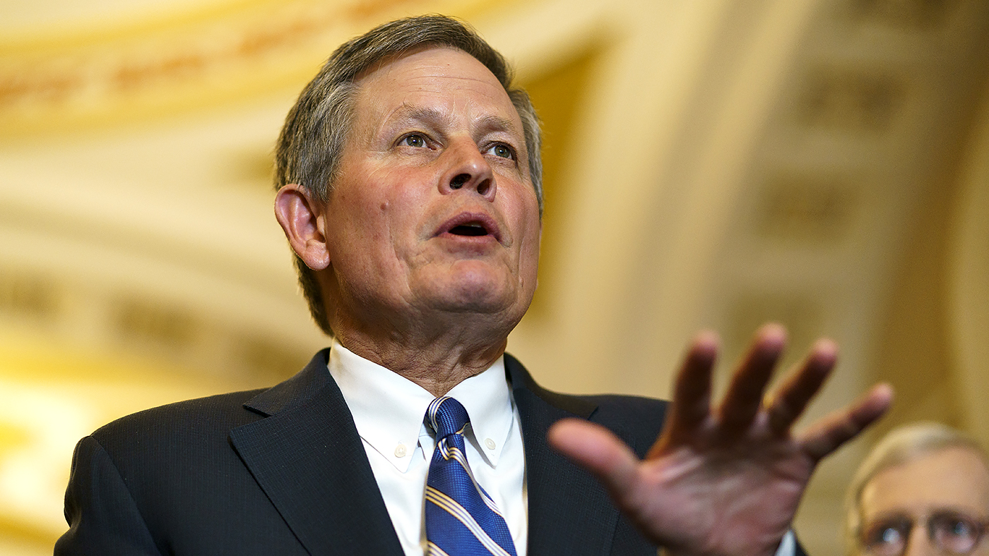 U.S. senator calls for Armenia-Azerbaijan peace deal, praises Trump’s role