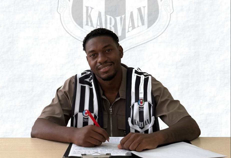 Karvan signs former Ajax defender for Premier League campaign