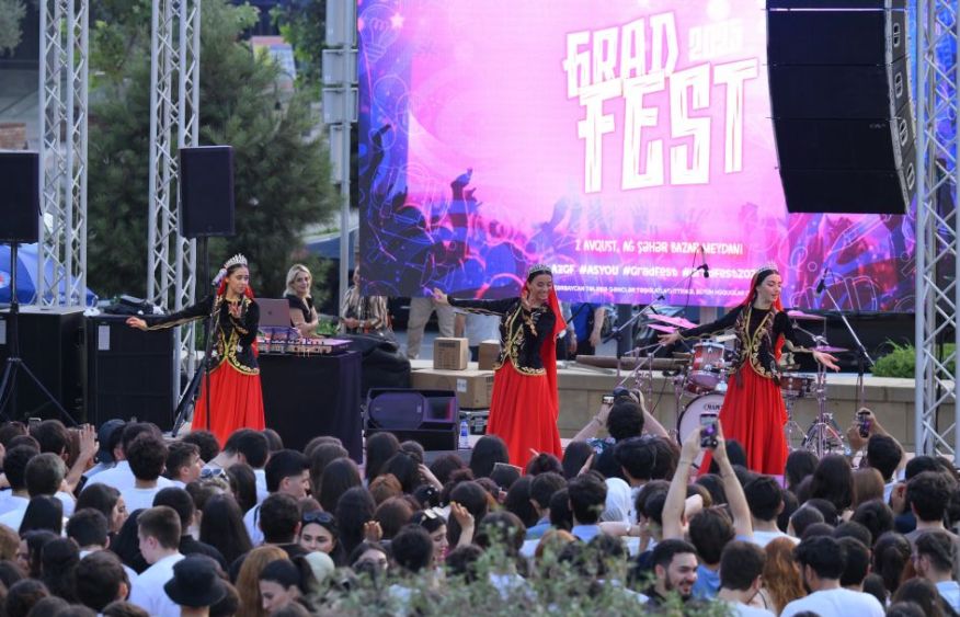 “GradFEST2025” graduation festival unites over 10,000 students in Baku’s White City [PHOTOS]