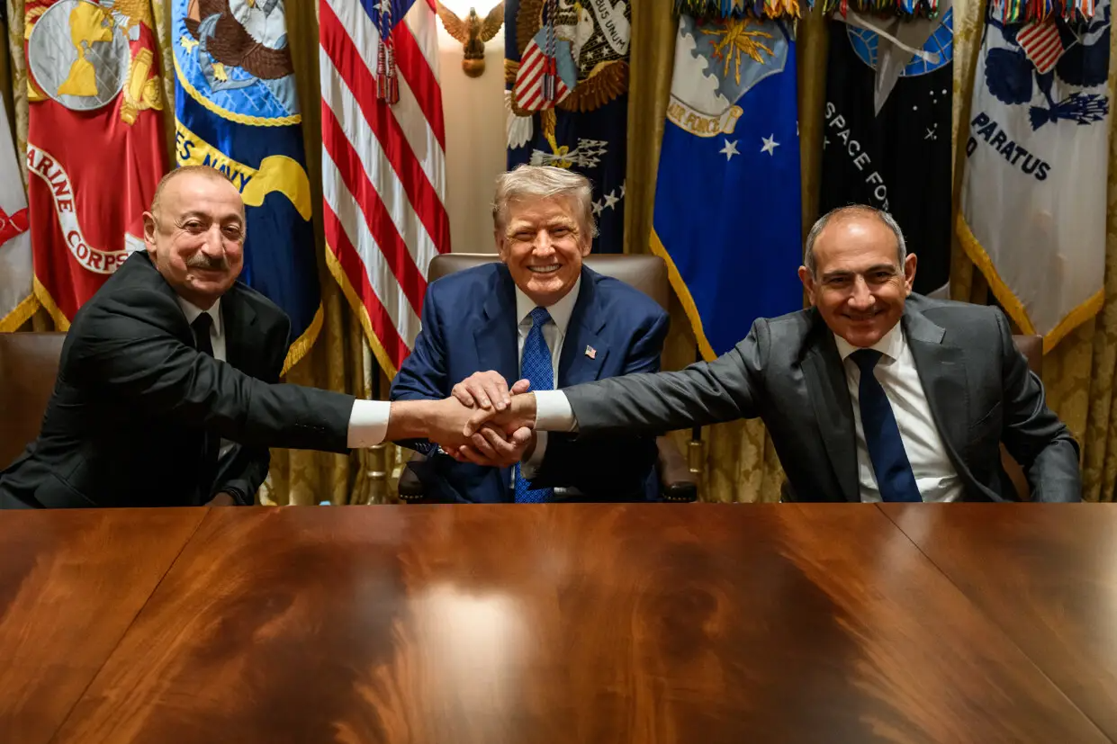 Trump hails Ilham Aliyev and Nikol Pashinyan as ‘great leaders’ after peace treaty signing [PHOTO]