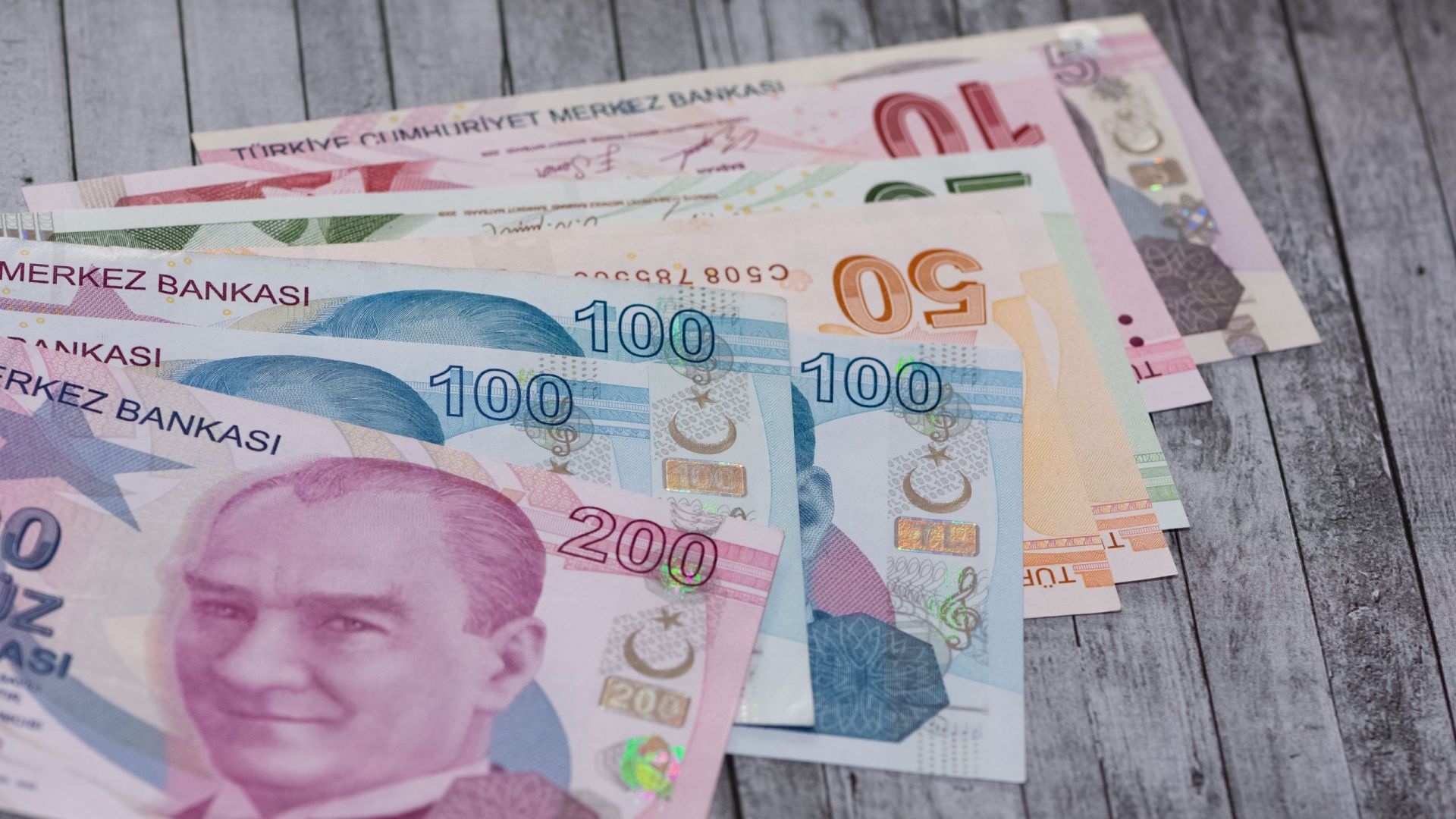 Turkish Lira hits historic low against US Dollar