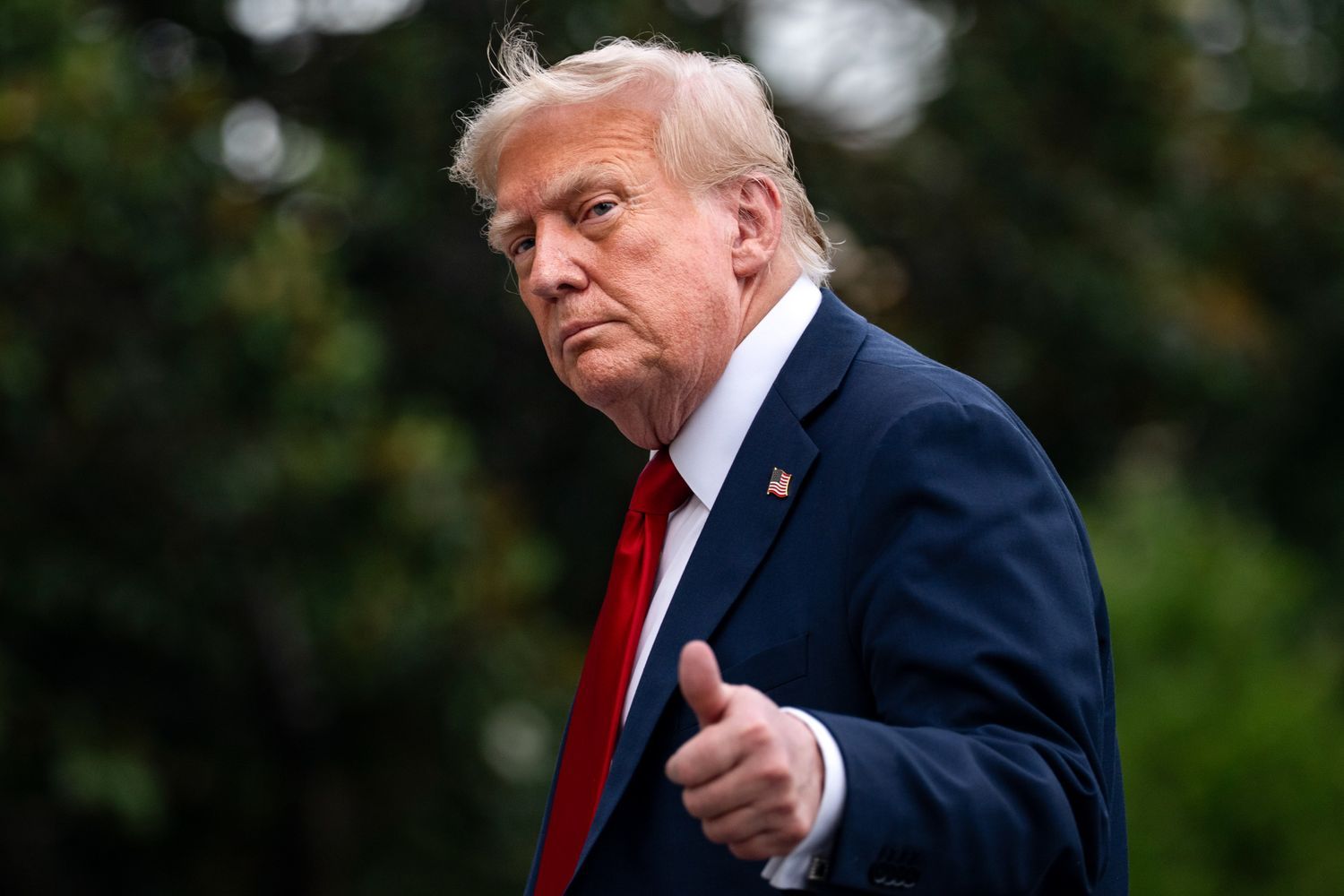 Trump pledges tariff revenue to slash debt, hints at “dividend” for Americans