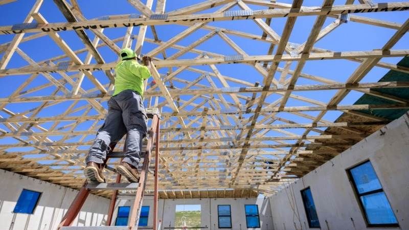 US housing starts surge 5.2% in July amid mixed building permit activity