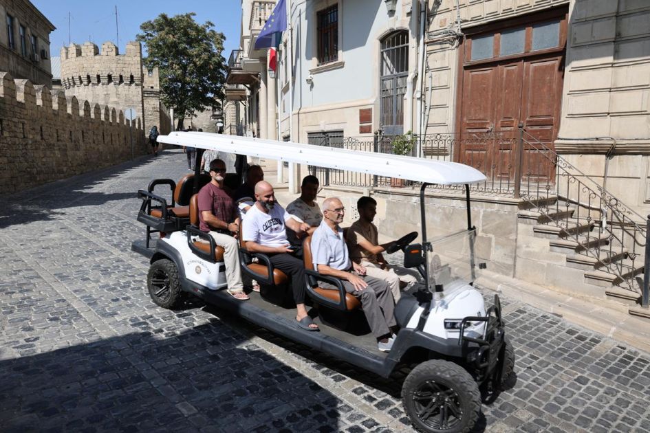 Golf cart buses launched in Icherisheher [PHOTOS]