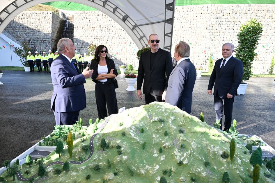 President Ilham Aliyev and First Lady Mehriban Aliyeva inspected progress of construction on Toganali-Kalbajar-Istisu highway [PHOTOS/VIDEO]