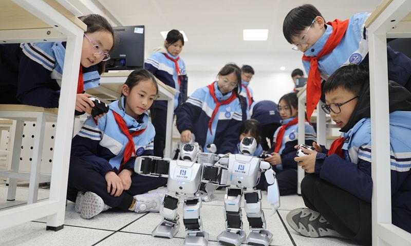 Hangzhou to roll out AI general education across all primary and secondary schools