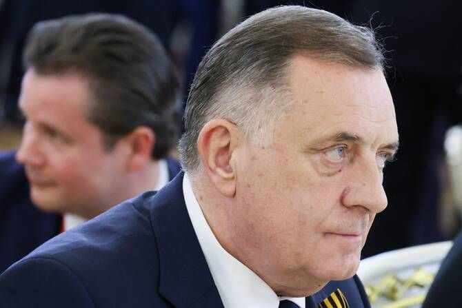 Bosnia’s Serb statelet calls referendum on verdict against leader