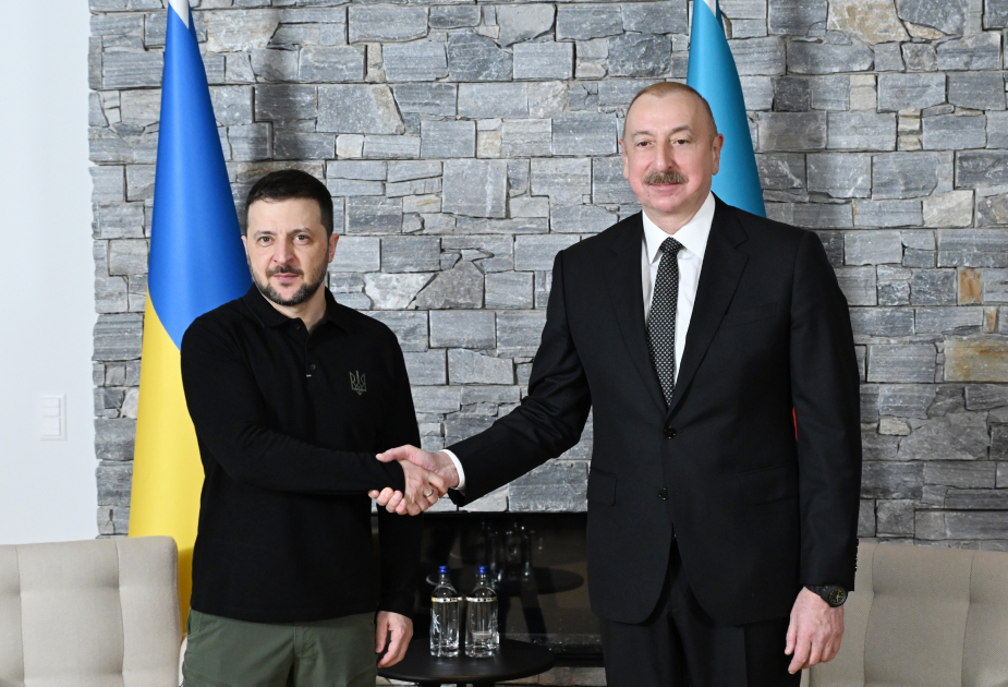 President Ilham Aliyev congratulates Volodymyr Zelenskyy