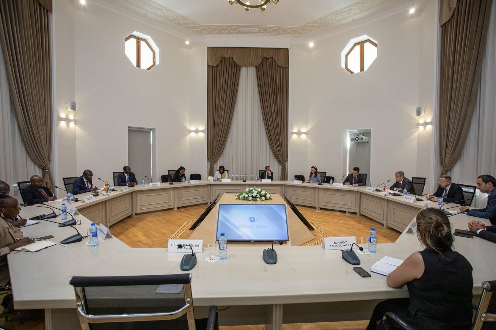Azerbaijan, Uganda explore cooperation in the energy sector