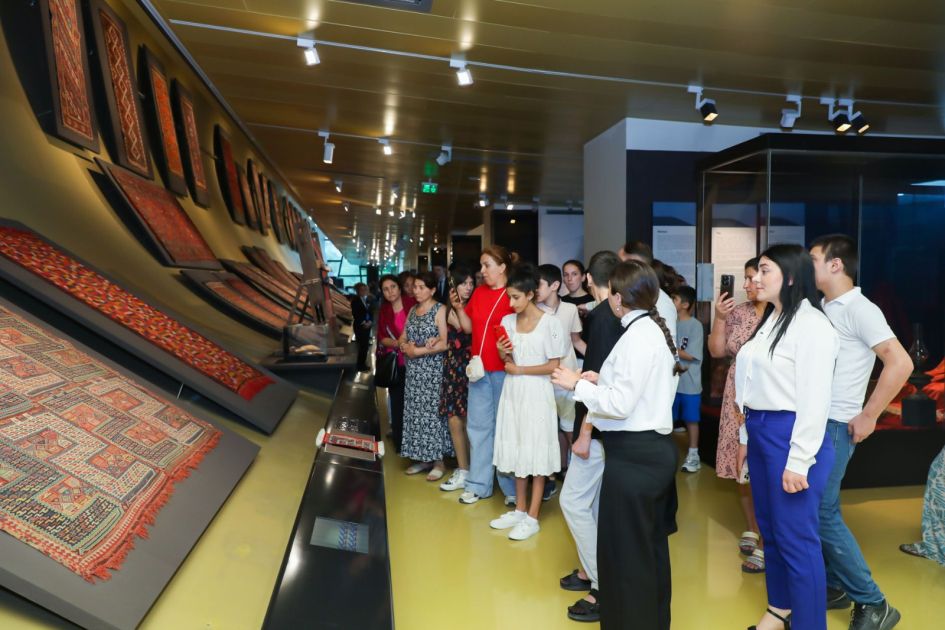 Carpet Museum holds excursion for children with disabilities