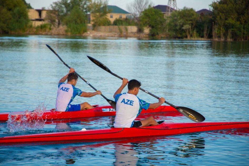 Azerbaijani rowers continue training for CIS Games [PHOTOS]