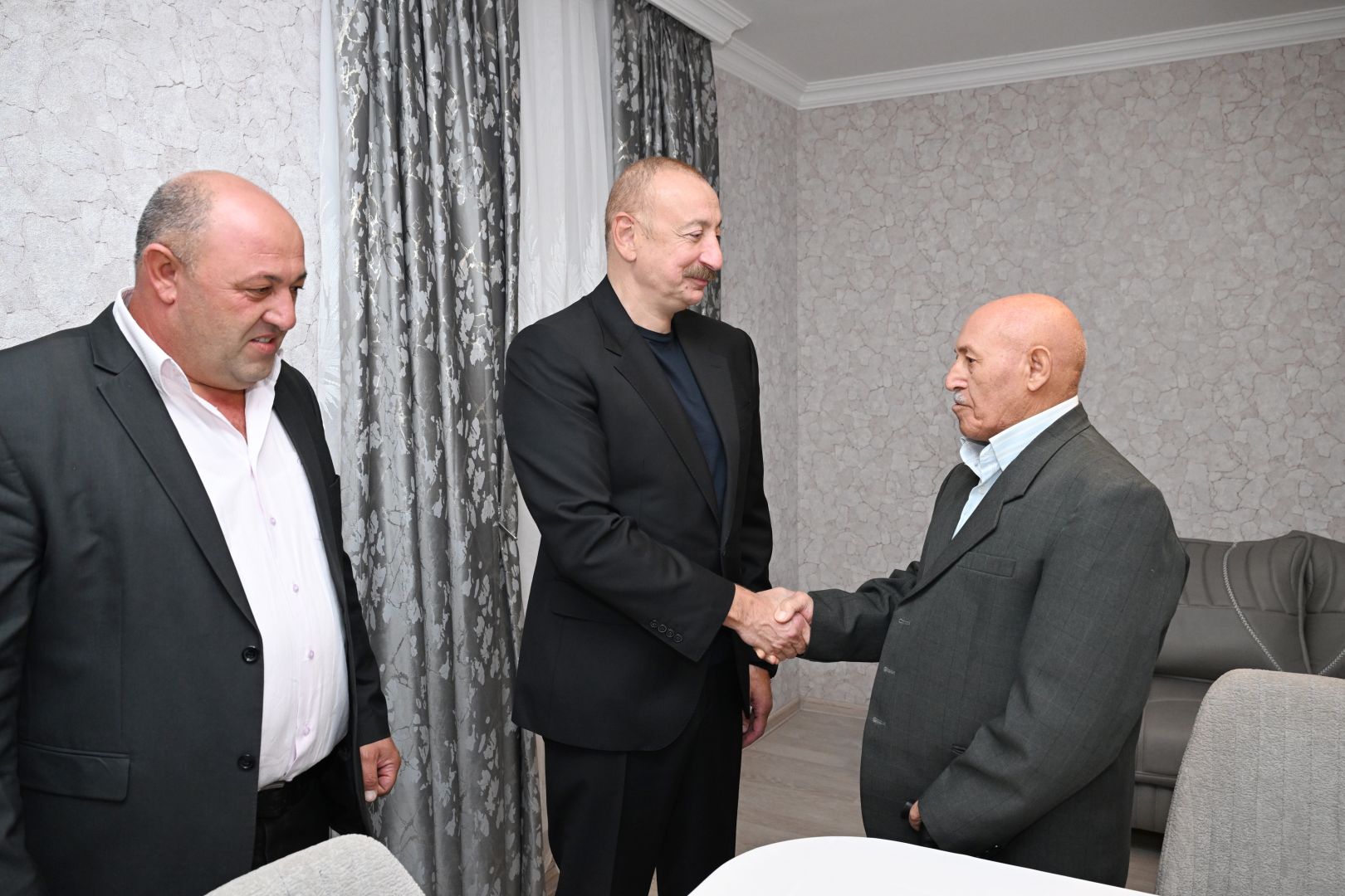 President Ilham Aliyev visits Girmizi Bazar settlement in Khojavend District [PHOTOS]