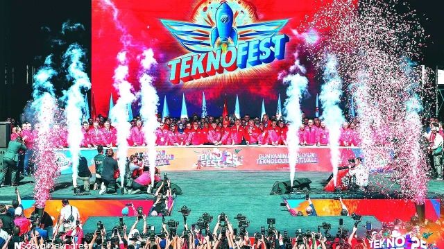 TEKNOFEST Istanbul kicks off with spectacular air shows